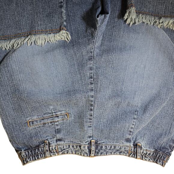 Chicos Frayed Hem Wide Leg Cropped Jeans Elestic Comfort Sides Sz 2 US 12 or LG - Picture 8 of 10